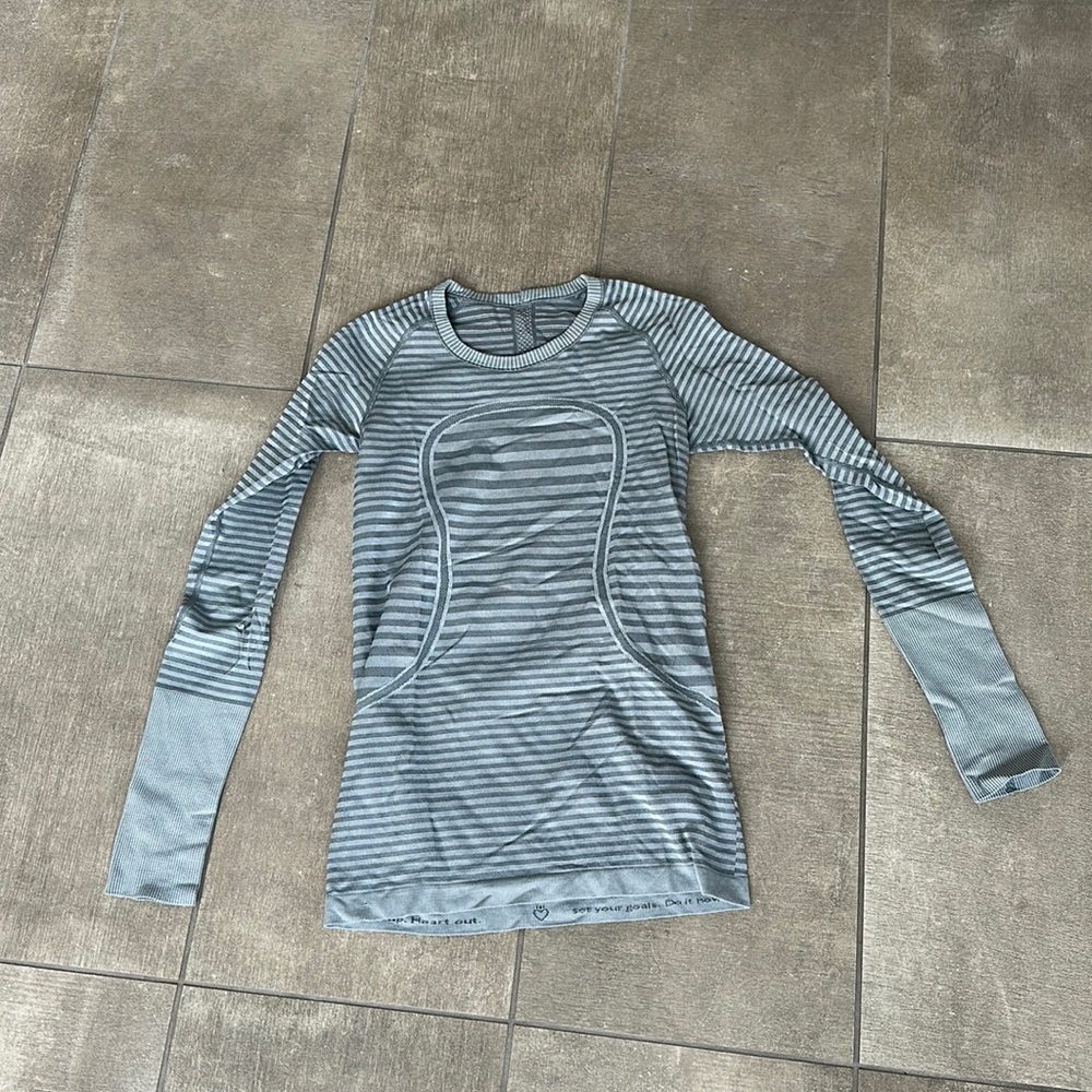 Lululemon Swiftly gray long sleeve EUC